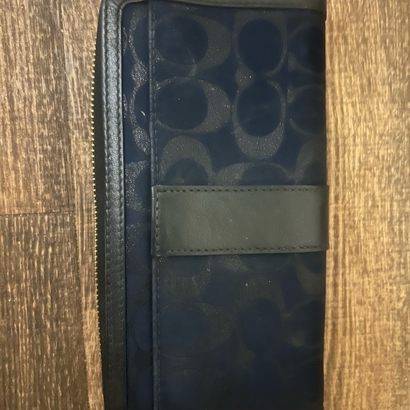 Coach large vintage classic wallet from around  2010- great condition - Picture 7 of 8